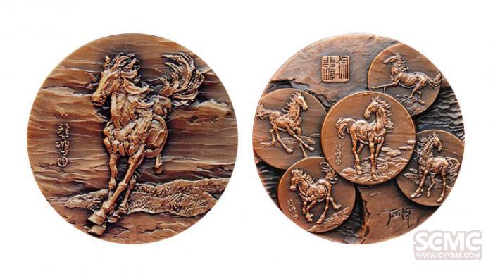 "奔马"大铜章正面图案以徐悲鸿大师的《骏马图》原版按比例铸造,采用